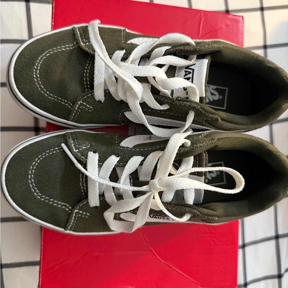 VANZ Green and White Sneakers Classic Style
